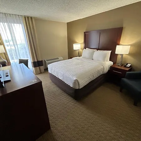 Best Western Rochelle Inn & Suites Near Dekalb