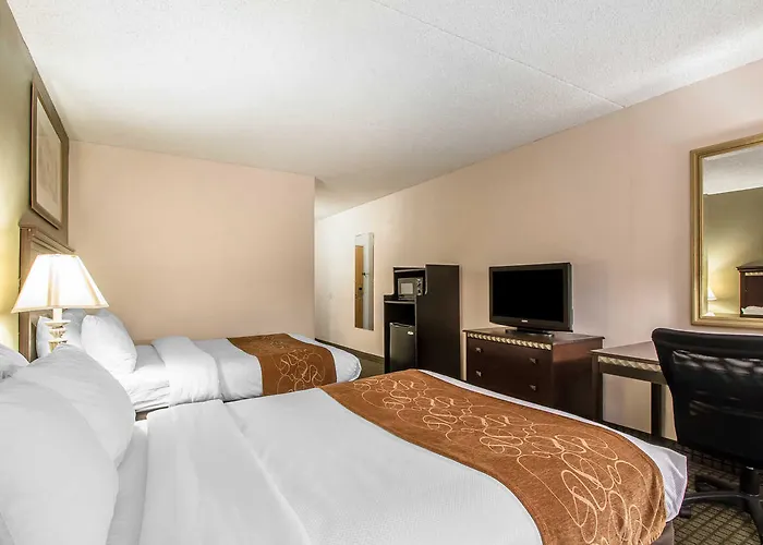 Hotel Western & Near Dekalb