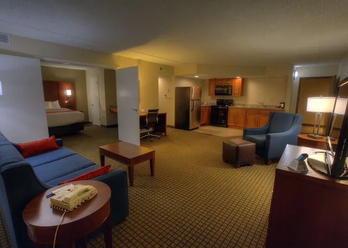 Hotel Western & Near Dekalb 2*