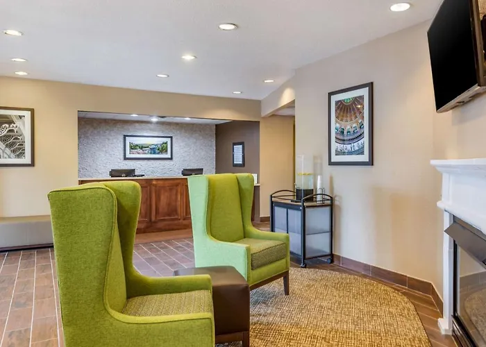 Hotel Western & Near Dekalb 2*