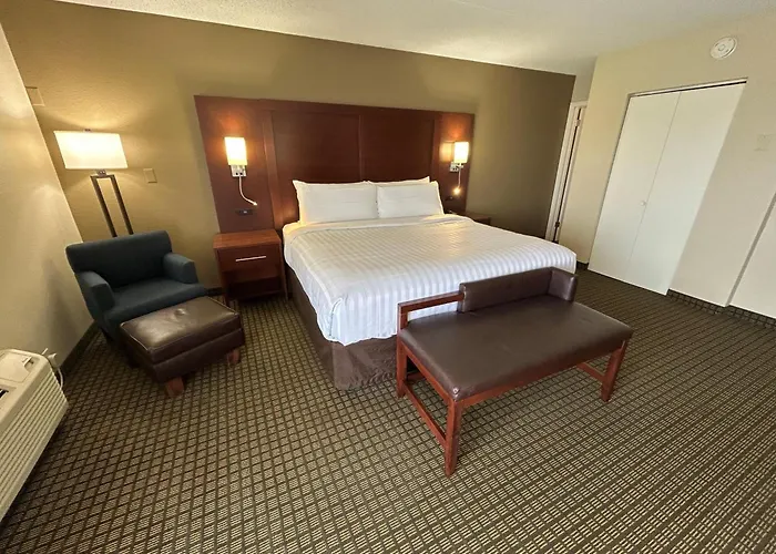 Hotel Western & Near Dekalb