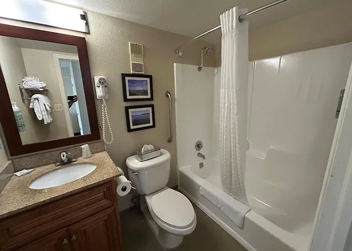 Western & Near Dekalb Hotel Rochelle