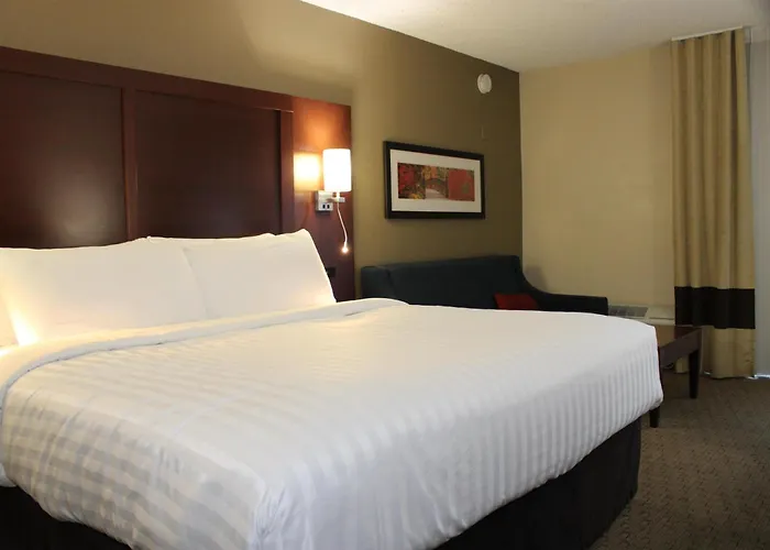 Hotel Western & Near Dekalb 2*