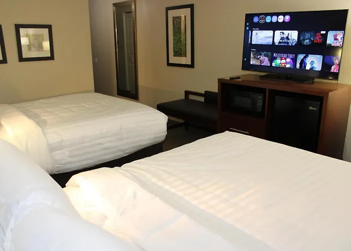 Hotel Western & Near Dekalb