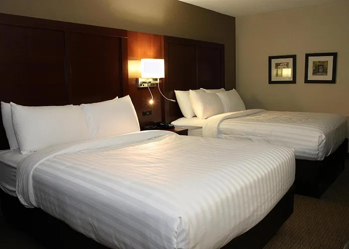 Hotel Western & Near Dekalb