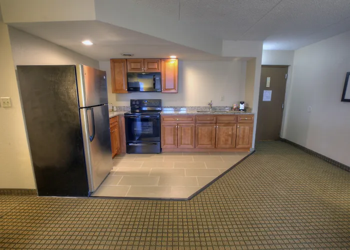 Hotel Western & Near Dekalb 2*